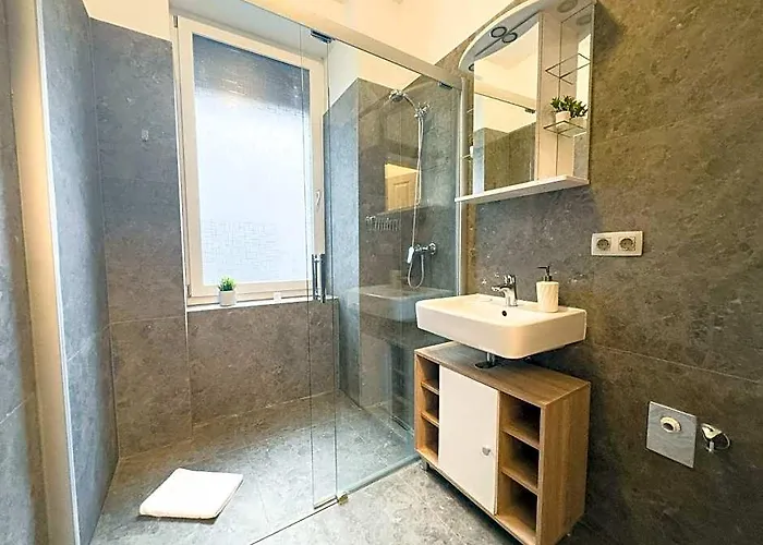Hillside Living 3*